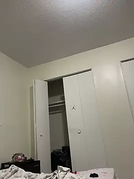 Snapshot of Hornystuff chatting on April 6, 8:15 am Hornystuff online show from April 6, 8:15 am