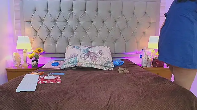 Samanthaafg love online show from January 17, 3:33 am