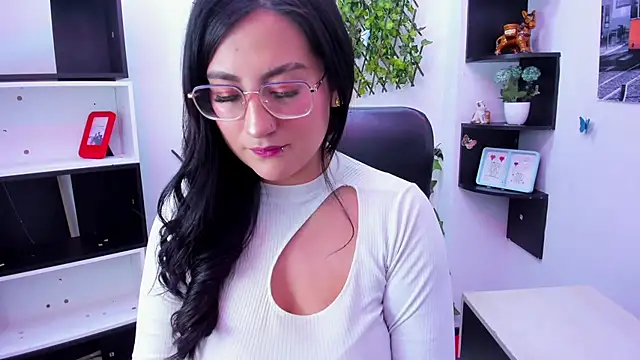 sophi hardd  online show from February 21, 4:19 pm