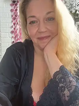 Snapshot of JenniferCarmen chatting on March 2, 5:08 am JenniferCarmen online show from March 2, 5:08 am