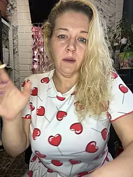 Snapshot of JenniferCarmen chatting on March 6, 3:14 am JenniferCarmen online show from March 6, 3:14 am