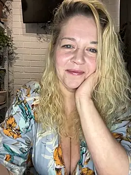 Snapshot of JenniferCarmen chatting on March 17, 1:32 am JenniferCarmen online show from March 17, 1:32 am