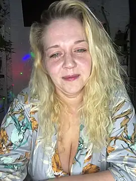 Snapshot of JenniferCarmen chatting on March 28, 1:54 pm JenniferCarmen online show from March 28, 1:54 pm