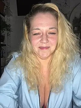 Snapshot of JenniferCarmen chatting on March 31, 2:06 pm JenniferCarmen online show from March 31, 2:06 pm