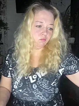 Snapshot of JenniferCarmen chatting on April 7, 1:44 pm JenniferCarmen online show from April 7, 1:44 pm