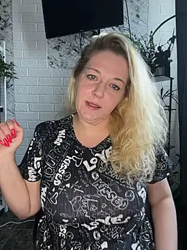Snapshot of JenniferCarmen chatting on April 23, 2:02 am JenniferCarmen online show from April 23, 2:02 am
