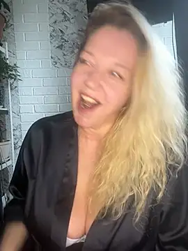 Snapshot of JenniferCarmen chatting on May 16, 6:54 am JenniferCarmen online show from May 16, 6:54 am