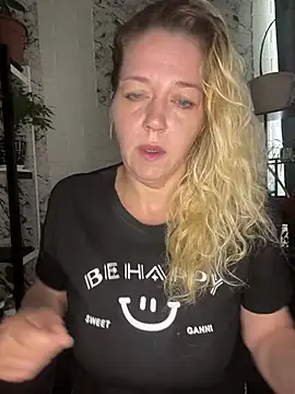 Snapshot of JenniferCarmen chatting on July 29, 2:10 am JenniferCarmen online show from July 29, 2:10 am