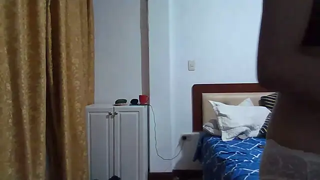 Hot Contrasts online show from March 14, 3:12 am