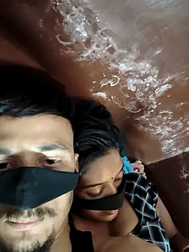 couplegk71 online show from February 3, 10:15 pm