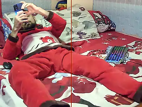 Snapshot of Pintiliescu chatting on December 17, 10:54 am Pintiliescu online show from December 17, 10:54 am