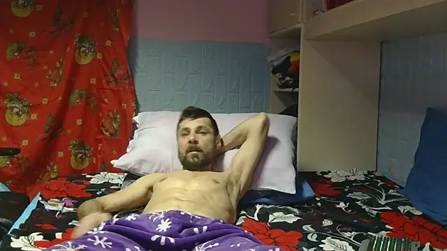 Snapshot of Pintiliescu chatting on February 6, 10:35 pm Pintiliescu online show from February 6, 10:35 pm