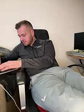 cheekycherryx online show from April 6, 9:38 pm