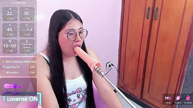 Snapshot of nomi_blue chatting on December 14, 3:45 am nomi blue online show from December 14, 3:45 am