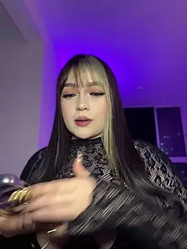 Snapshot of Daniela_ruizz chatting on May 10, 2:17 am Daniela ruizz online show from May 10, 2:17 am