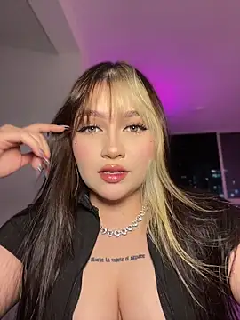 Snapshot of Daniela_ruizz chatting on May 15, 12:50 am Daniela ruizz online show from May 15, 12:50 am