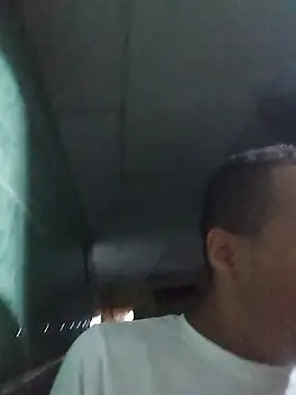 Snapshot of Andreskelly chatting on April 3, 3:04 am Andreskelly online show from April 3, 3:04 am