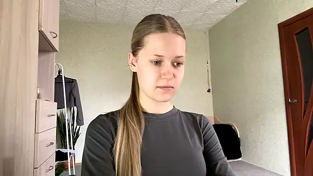 Snapshot of ZaidaSchwarten chatting on April 12, 1:16 pm ZaidaSchwarten online show from April 12, 1:16 pm
