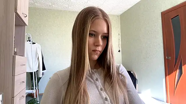Snapshot of ZaidaSchwarten chatting on April 22, 1:45 pm ZaidaSchwarten online show from April 22, 1:45 pm