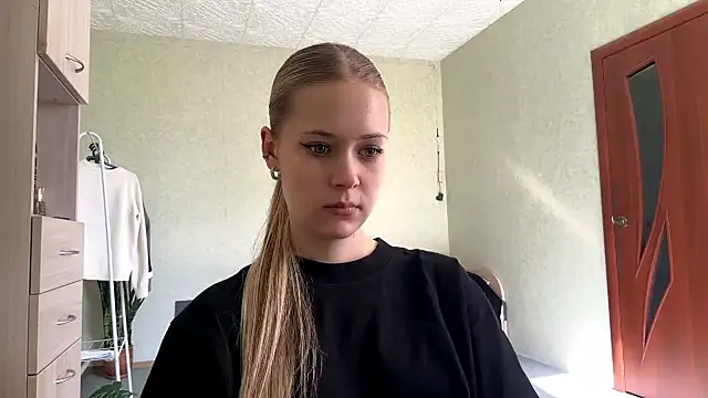 Snapshot of ZaidaSchwarten chatting on April 24, 1:13 pm ZaidaSchwarten online show from April 24, 1:13 pm