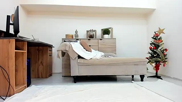 classy medea online show from December 18, 1:55 am