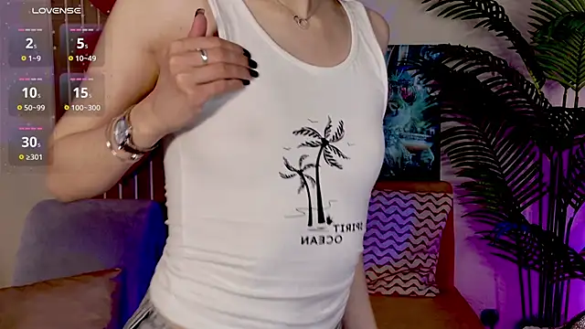 Snapshot of MaxinCarroll chatting on April 21, 10:43 am MaxinCarroll online show from April 21, 10:43 am