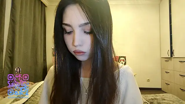 Qwami Amie online show from February 9, 12:31 pm