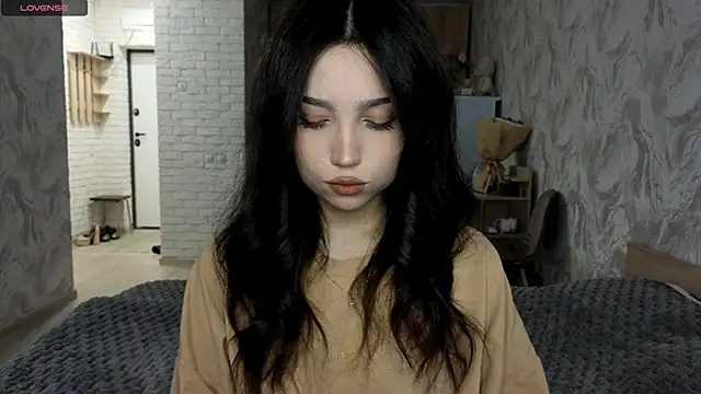Qwami Amie online show from June 12, 7:51 am