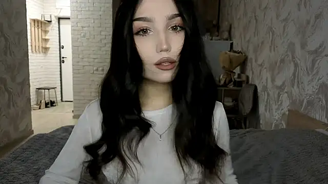 Qwami Amie online show from June 14, 8:27 am