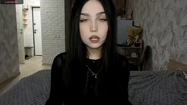 Qwami Amie online show from June 15, 8:05 am
