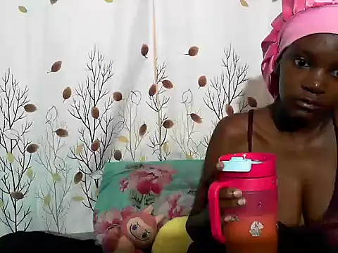 Snapshot of PetiteDoll_06 chatting on March 1, 9:44 am PetiteDoll 06 online show from March 1, 9:44 am