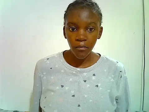 Snapshot of PetiteDoll_06 chatting on April 19, 5:40 am PetiteDoll 06 online show from April 19, 5:40 am