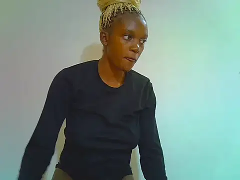 Snapshot of PetiteDoll_06 chatting on April 22, 11:01 am PetiteDoll 06 online show from April 22, 11:01 am