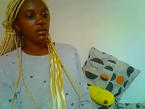 Snapshot of PetiteDoll_06 chatting on April 25, 2:14 pm PetiteDoll 06 online show from April 25, 2:14 pm
