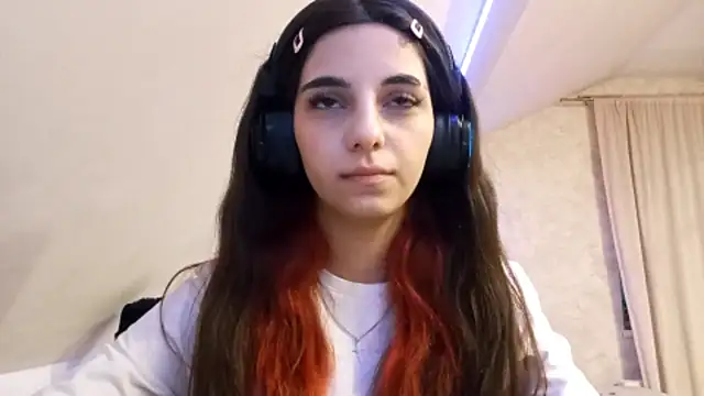 KizzieSchronce online show from December 22, 10:34 am