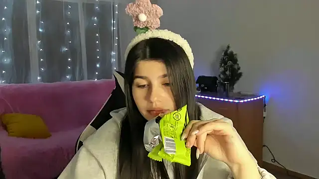 KisaModel online show from January 10, 8:32 pm