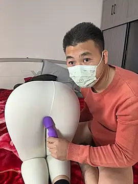 Snapshot of qwe522522 chatting on January 6, 8:51 am qwe522522 online show from January 6, 8:51 am