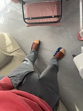 Snapshot of qwe522522 chatting on January 9, 8:17 am qwe522522 online show from January 9, 8:17 am