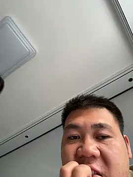 Snapshot of qwe522522 chatting on January 17, 8:30 am qwe522522 online show from January 17, 8:30 am