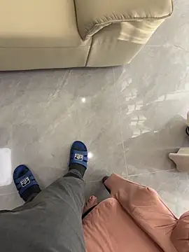 Snapshot of qwe522522 chatting on January 18, 8:29 am qwe522522 online show from January 18, 8:29 am