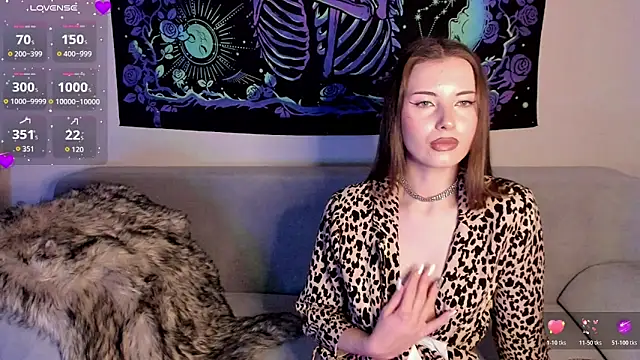 Snapshot of XxxCosmicBitch chatting on December 17, 7:58 am XxxCosmicBitch online show from December 17, 7:58 am