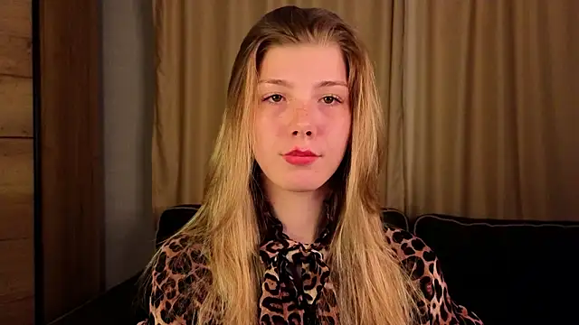 Snapshot of LumiaSolstice chatting on March 18, 5:49 pm LumiaSolstice online show from March 18, 5:49 pm