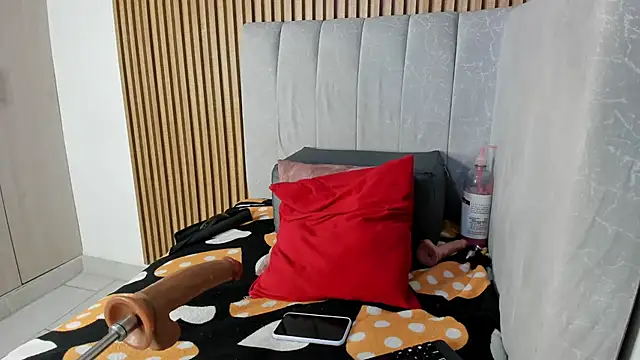 TiifanyGrey online show from January 7, 2:25 am