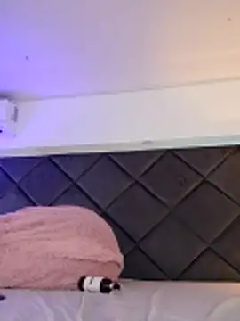 LunaaCurly online show from March 28, 7:35 pm