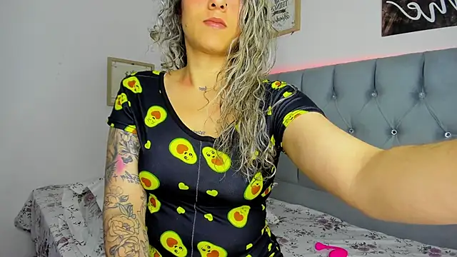 Snapshot of Srta-Melina chatting on December 14, 5:51 pm Srta-Melina online show from December 14, 5:51 pm