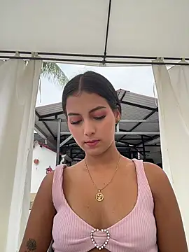 Snapshot of Valeria-escobar chatting on March 15, 1:50 pm Valeria-escobar online show from March 15, 1:50 pm