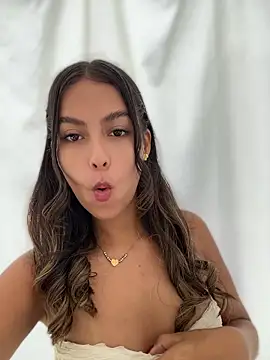 Snapshot of Valeria-escobar chatting on April 8, 1:55 pm Valeria-escobar online show from April 8, 1:55 pm