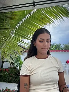 Snapshot of Valeria-escobar chatting on May 15, 11:28 am Valeria-escobar online show from May 15, 11:28 am