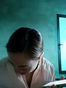 little-effy online show from December 15, 5:12 am