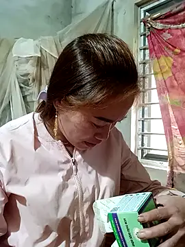 little-effy online show from February 9, 6:17 am